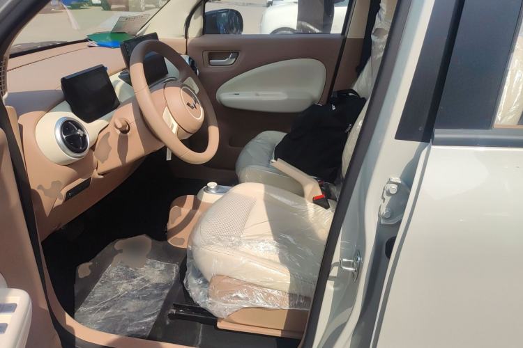 Used Wuling Hongguang MINIEV 2025 Four-Door Version Advanced Edition Left Front Seat