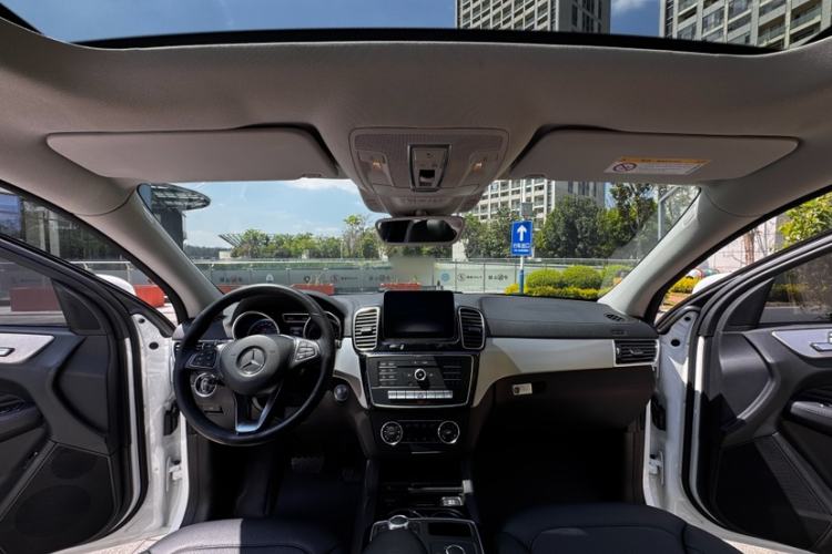 Used Mercedes-Benz GLE Coupe 2017 GLE 320 4MATIC Coupe SUV Interior 8