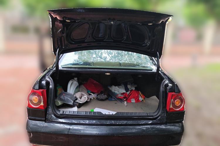 Used Volkswagen Santana Vista 2008 1.8L Manual Comfort Edition Trunk