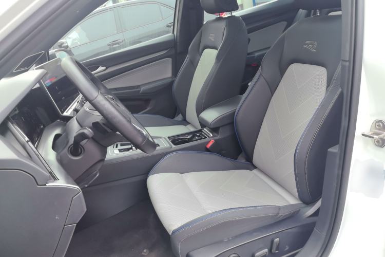 Used Volkswagen Golf 2025 300TSI R-Line
