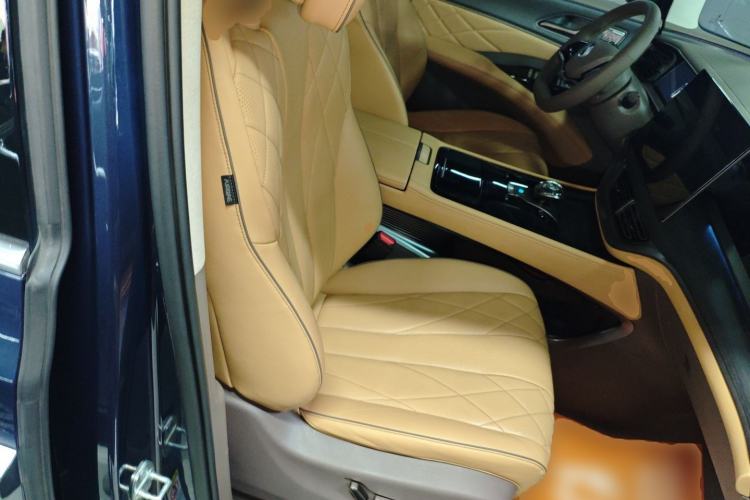 Used Denza D9 2022 DM-i 970 Four-Wheel Drive Flagship Model
