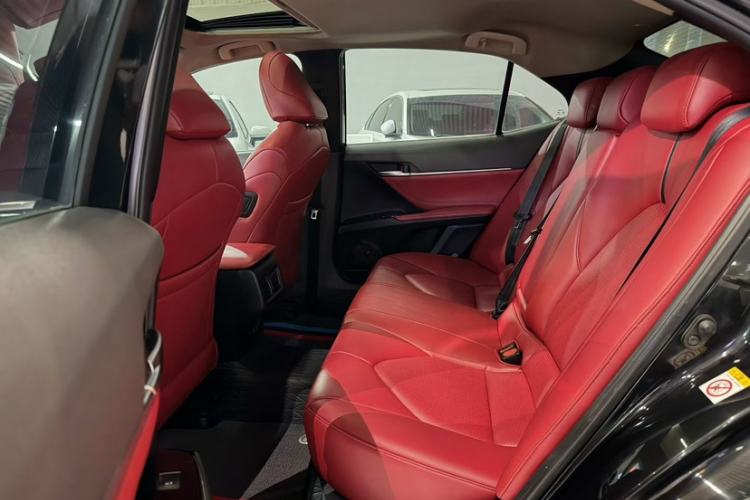 Used Toyota Camry 2018 2.0G Luxury Edition Interior 2