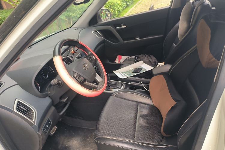 Used Hyundai ix25 2015 1.6L Automatic Two-Wheel-Drive Deluxe DLX Model Left Front Seat