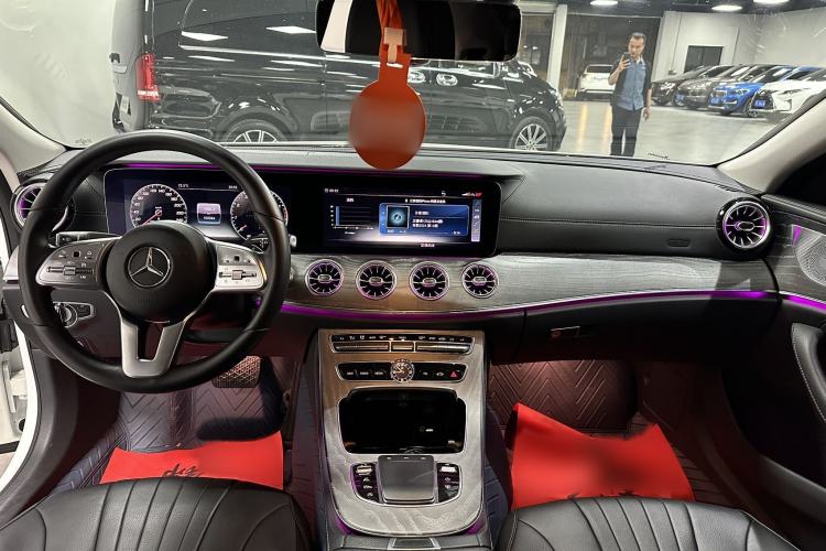 Used Mercedes-Benz CLS 2018 CLS 300 Luxury Model Interior 4