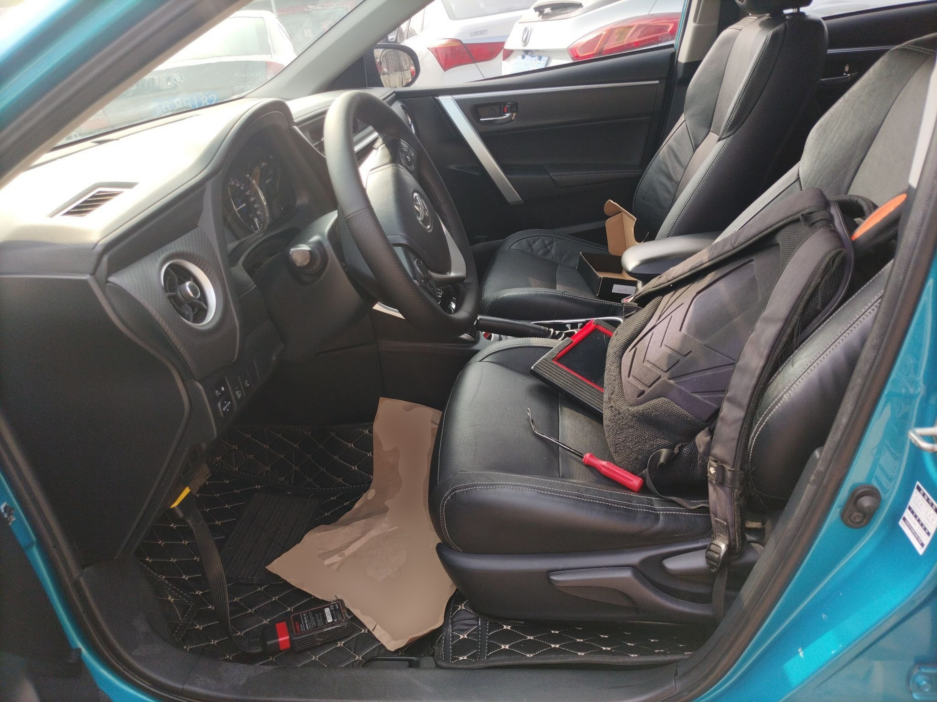 Переднее сиденье в автомобиле