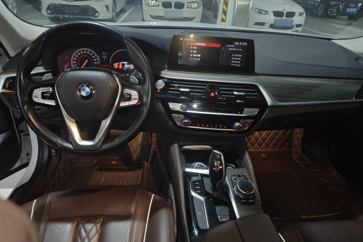 Used BMW 5 Series 2019 Facelifted 530Li Leading Edition Luxury Package Center Console