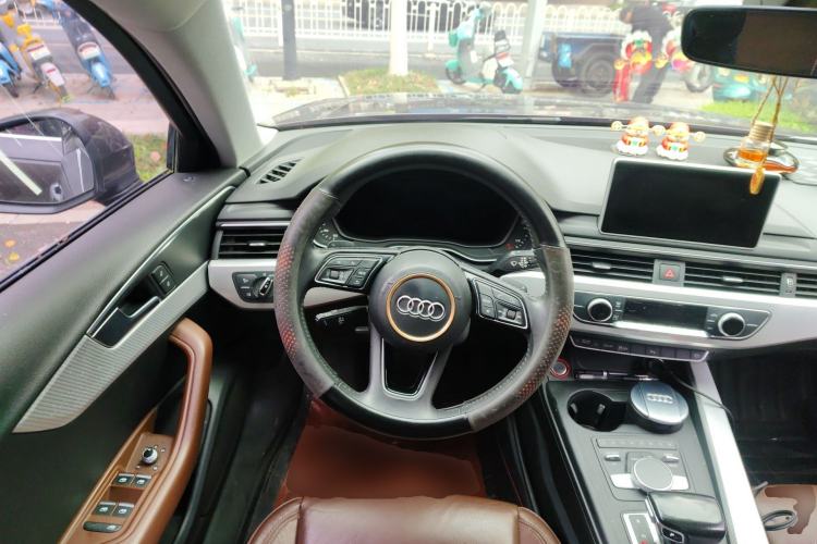 Used Audi A4L 2018 30th Anniversary Edition 40 TFSI Fashion Model
