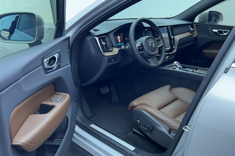 Used Volvo XC60 2023 B5 4x4 Smart Luxury Edition