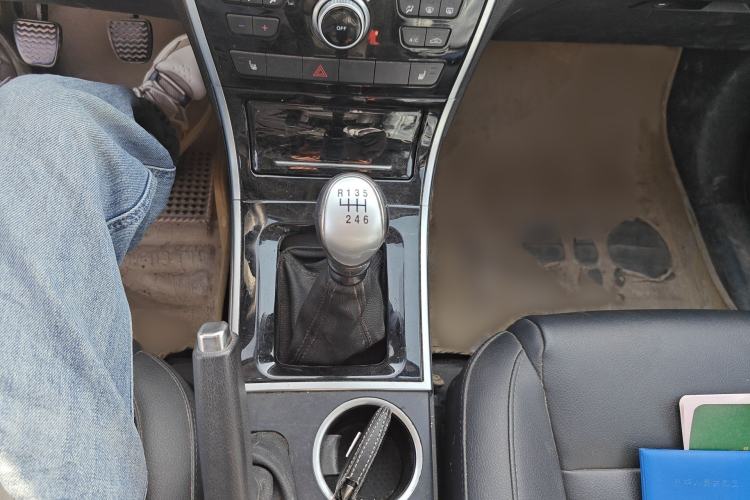 Used Haval H2 2014 1.5T Manual Two-Wheel Drive Elite Edition Gear Lever