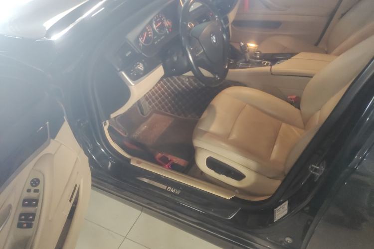 Used BMW 5 Series 2014 525Li Leading Model
