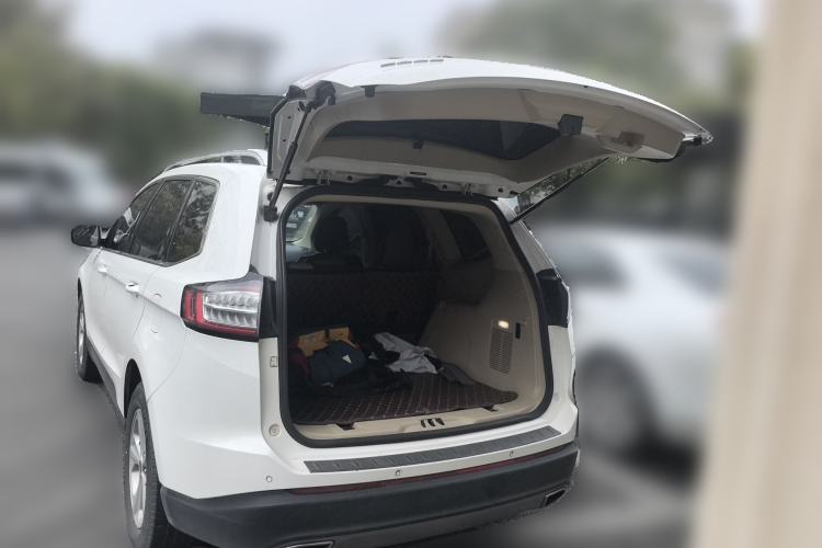 Used Ford Edge 2016 EcoBoost 245 Two-Wheel-Drive Titanium 5-Seater Trunk