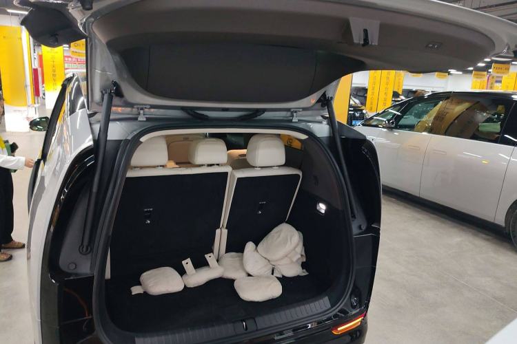 Used Li Auto MEGA 2024 Ultra Model