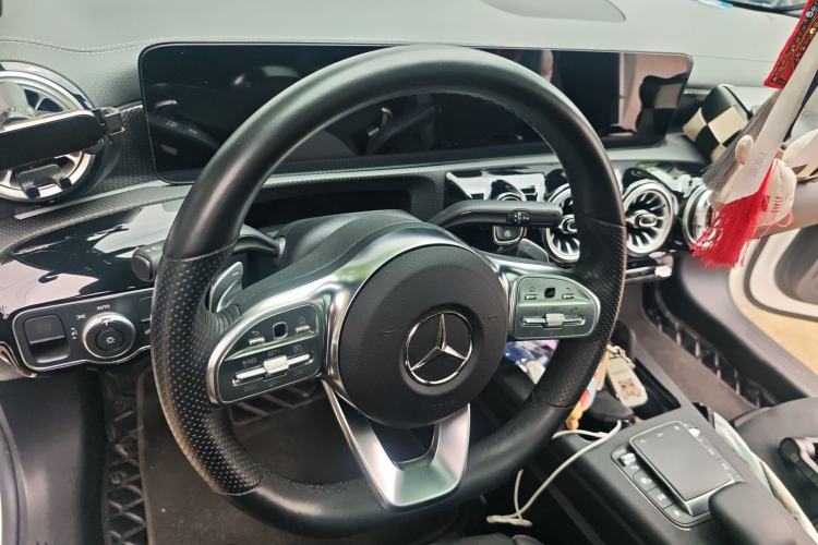 Used Mercedes-Benz A-Class 2022 Second Facelift A 200 L Sport Sedan Fashion Version
