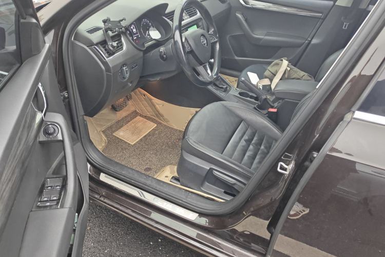 Used Skoda Octavia 2017 1.6L Automatic Smart Drive Edition Driver Seat