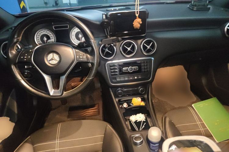 Used Mercedes-Benz A-Class 2015 A 200 Fashion Model Center Console