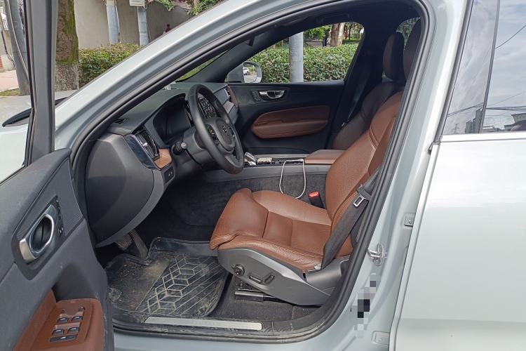 Used Volvo XC60 New Energy 2024 T8 Plug-in Hybrid Long-Range All-Wheel Drive Smart Luxury Edition
