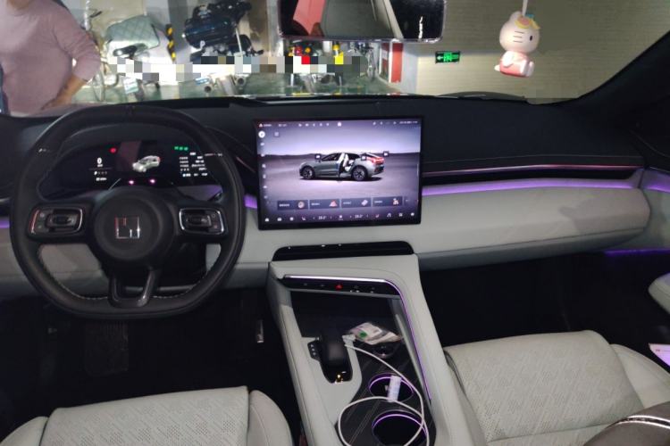 Used Zeekr 001 2025 WE Edition 95 kWh All-Wheel Drive Center Console