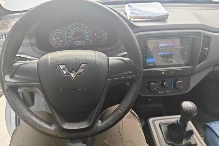 Used Wuling Rongguang New Truck 2019 1.8L Double-Cab China VI Standard LJ479Q6 Center Console
