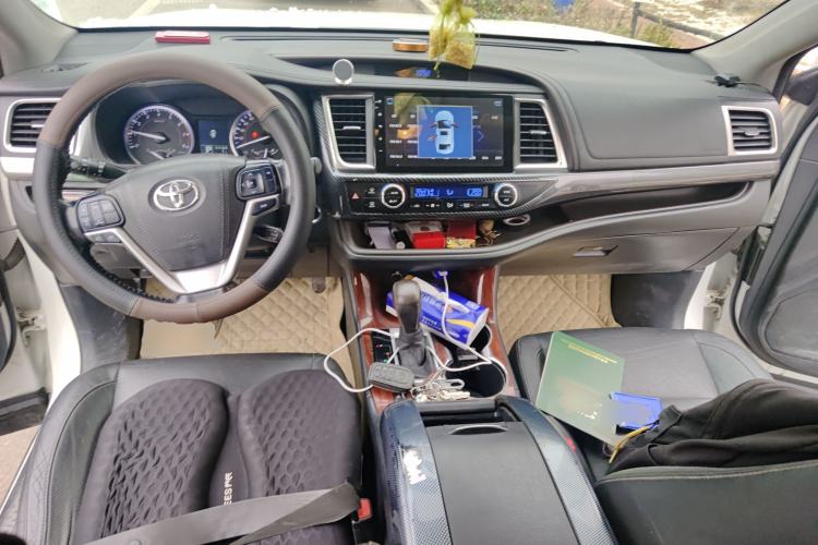 Used Toyota Highlander 2015 2.0T Four-Wheel Drive Luxury Edition 7-Seater Center Console