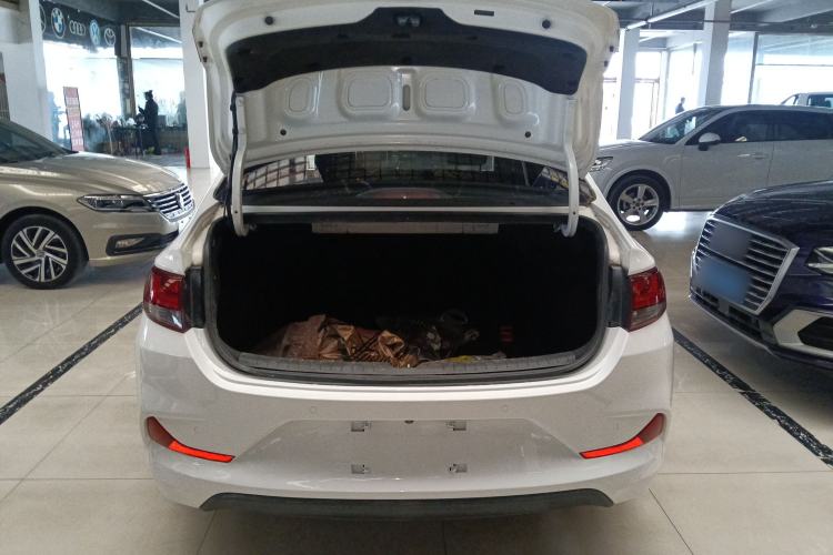 Used Hyundai Celesta 2017 1.6L Automatic Enjoyment Version GLS