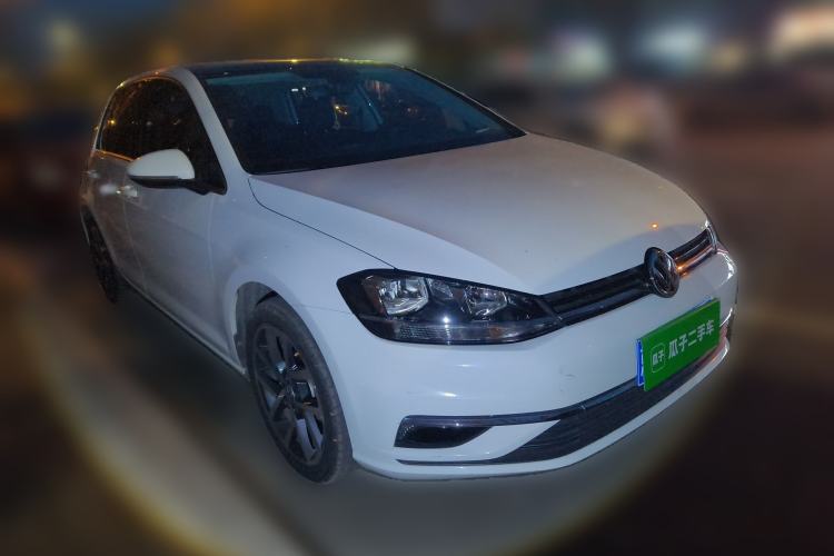 Used Volkswagen Golf 2018 230TSI Automatic Luxury Version Front Right 45 Deg