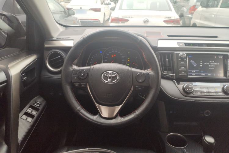 Used Toyota RAV4 2015 2.0L CVT Two-Wheel Drive Fashion Edition
