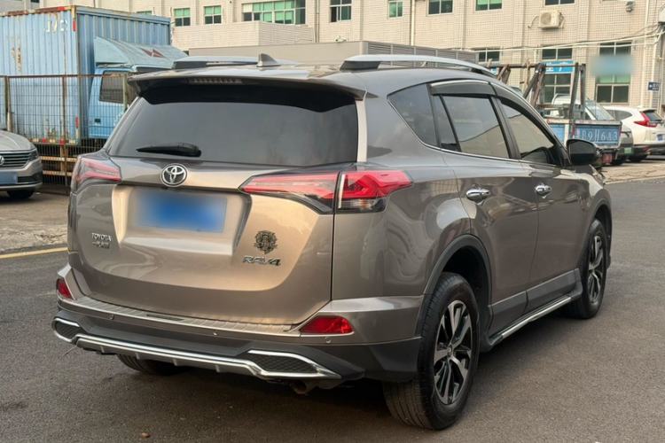 Used Toyota RAV4 2016 2.0L CVT Two-Wheel Drive Fashion Edition China V Standard Exterior 2