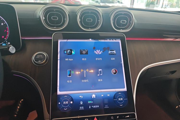 Used Mercedes-Benz C-Class 2022 Facelift C 260 L Center Console