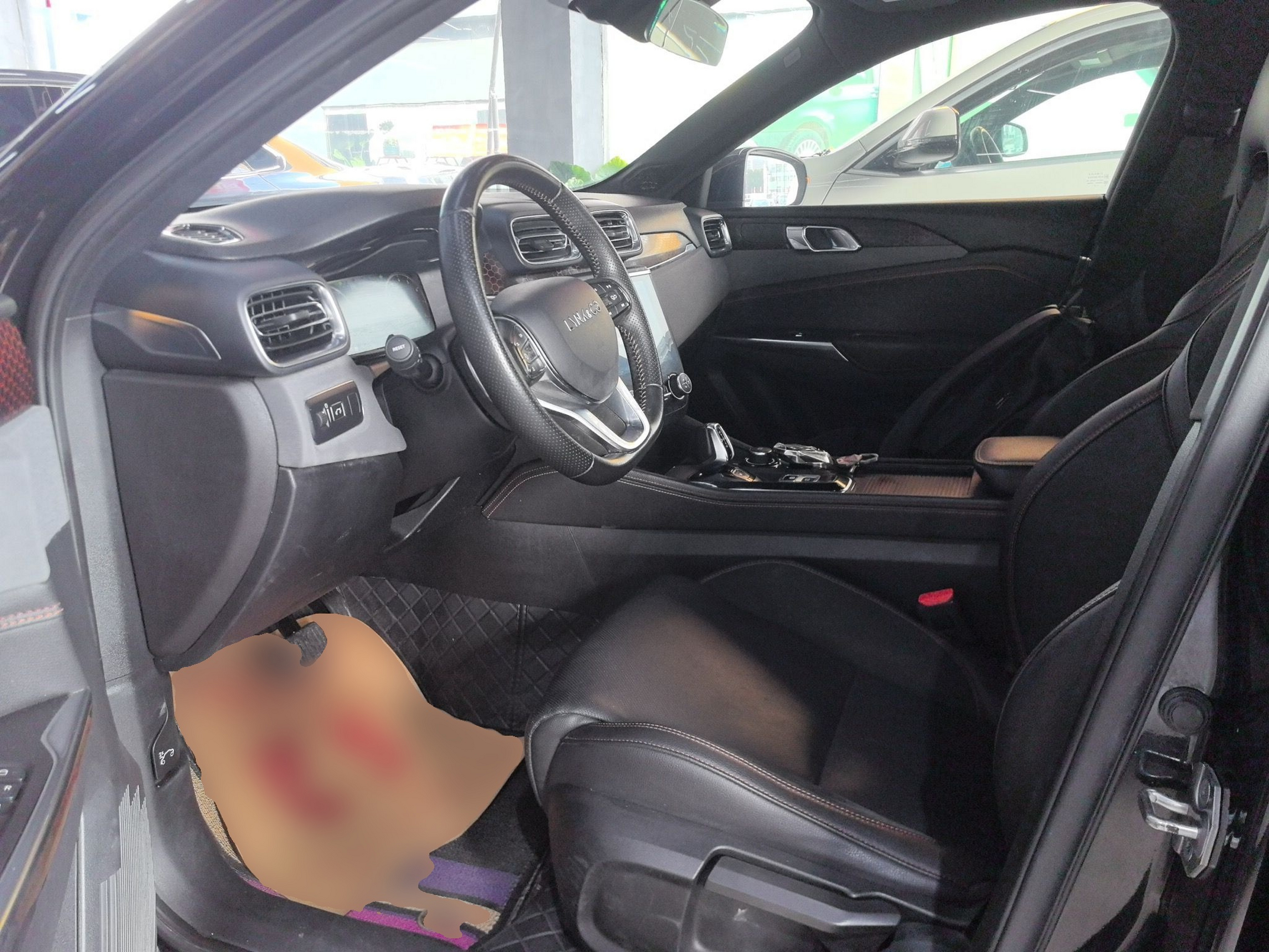 Переднее сиденье в автомобиле