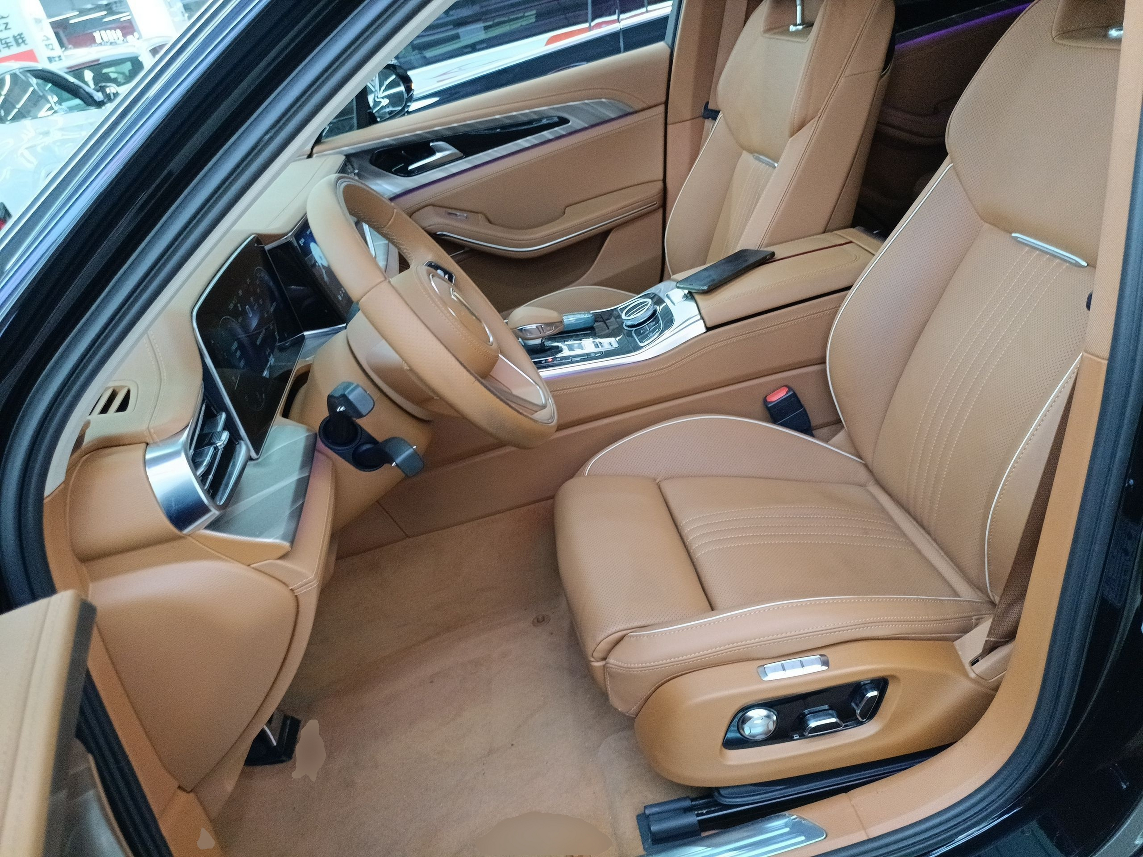 المقاعد الأمامية داخل السيارة