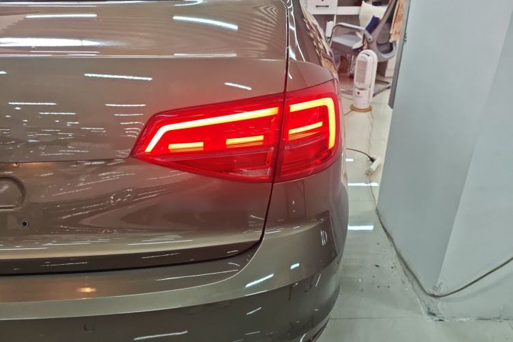 Used Volkswagen Sagitar 2015 1.6L Automatic Comfort Model Right Rear Taillight