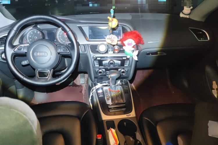 Used Audi A5 2014 Sportback 45 TFSI Center Console