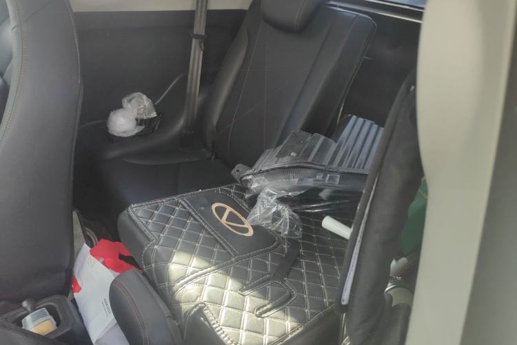 Used Chery QQ Little Ant 2022 Restyled Version Sweet Pink Edition Half-Sugar Version 30.6 kWh 30 kW 301 km Left Rear Seat