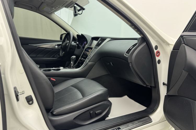 Used Infiniti Q50 2014 3.7L Comfort Edition Interior 3
