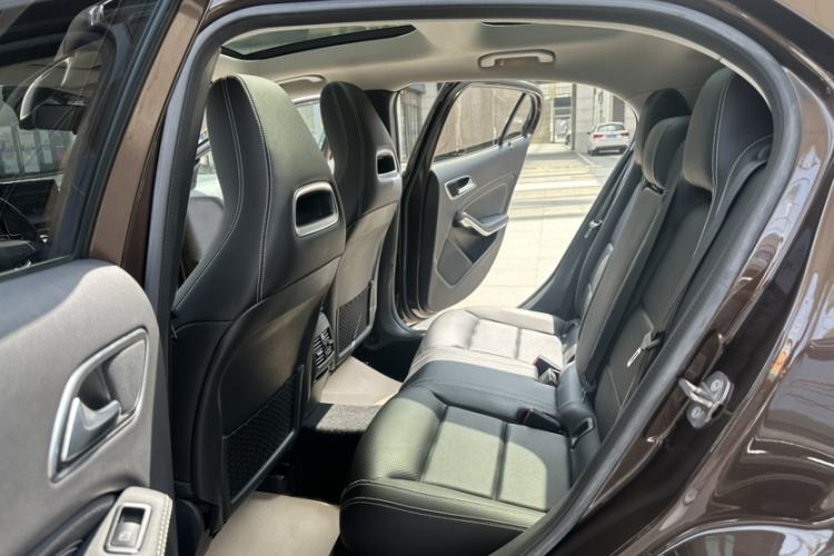 Used Mercedes-Benz GLA 2018 GLA 200 Sport Edition Interior 10