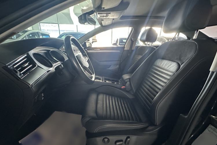 Used Volkswagen Magotan 2020 330TSI DSG Leading Model Interior 3