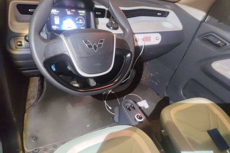 Used Wuling Hongguang MINIEV 2022 Macaron Fashion Model Lithium Iron Phosphate Center Console