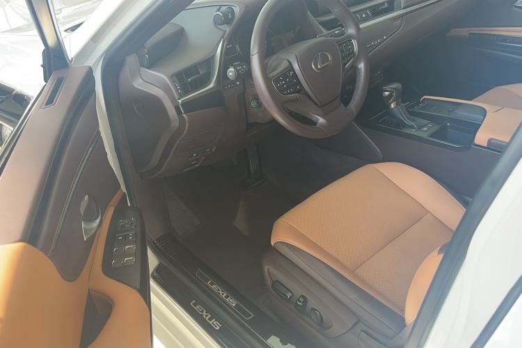 Used Lexus ES 2020 200 Excellence Edition Interior 1