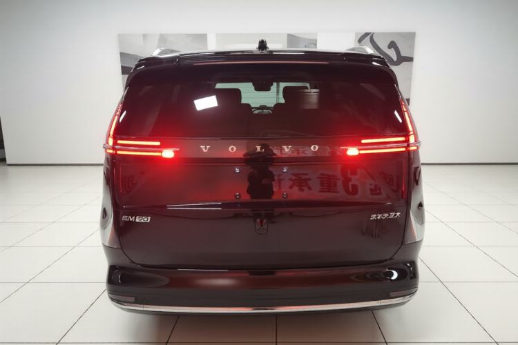 Used Volvo EM90 2025 Ultra Six-Seater