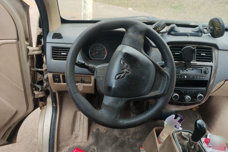 Used Wuling Rongguang 2014 1.5L S Standard Version