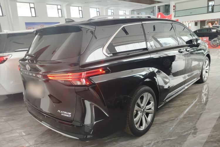 Used Toyota Sienna 2023 2.5L Hybrid Platinum Edition