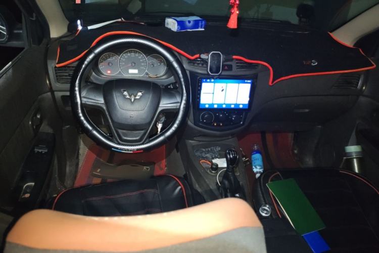 Used Wuling Hongguang 2014 1.5L Base Version Center Console