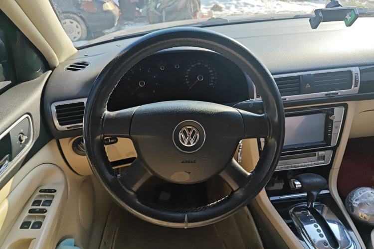 Used Volkswagen Passat 2009 2.0L MFI Automatic Luxury Edition
