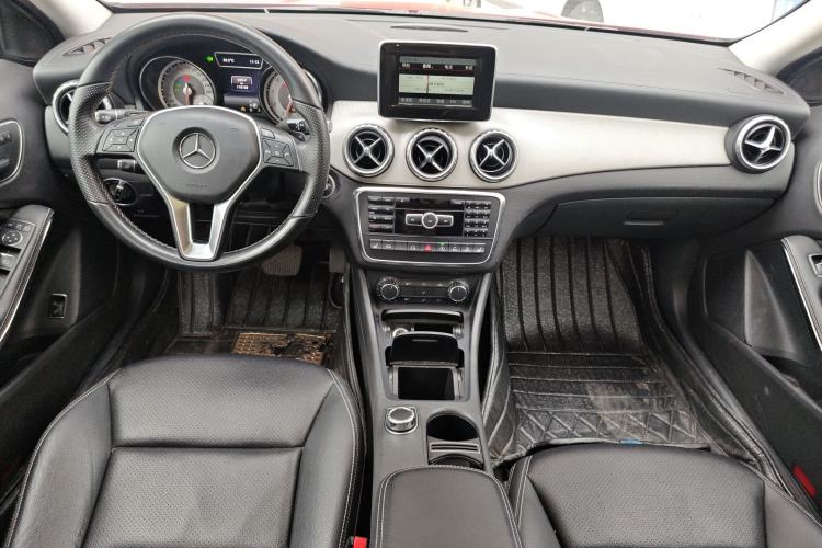 Used Mercedes-Benz GLA 2015 GLA 220 4MATIC Luxury Model Center Console