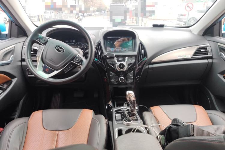 Used BYD Qin New Energy 2015 1.5T Dual-Crown Flagship Plus Edition Center Console