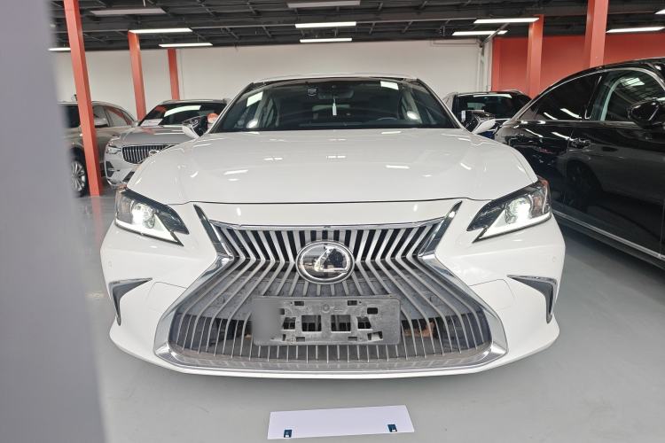 Used Lexus ES 2020 200 Luxury Edition Front
