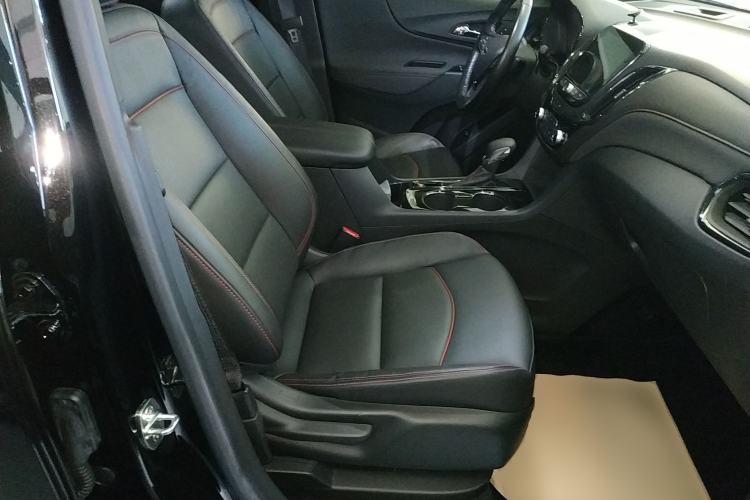 Used Chevrolet Equinox 2021 550T RS Smart Boundary-Pushing Edition Right Front Seat
