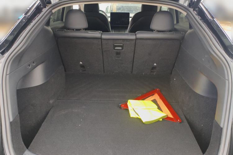 Used Tesla Model Y 2021 Long-Range All-Wheel-Drive Version Trunk