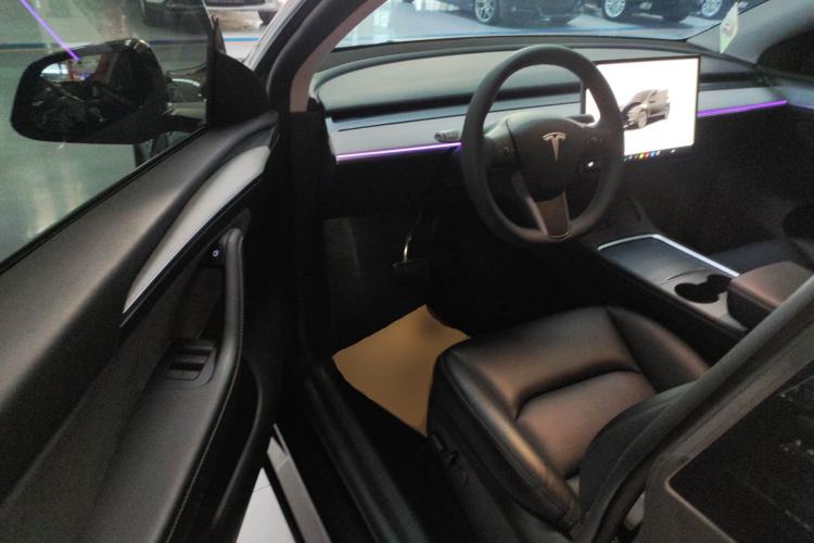 Used Tesla Model Y 2023 Rear-Wheel-Drive Version
