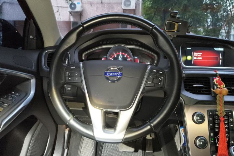 Used Volvo V40 2014 Cross Country T5 AWD Smart Luxury Edition Steering Wheel